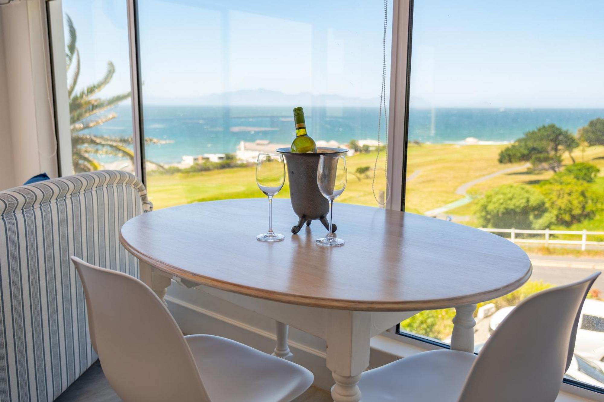 Penguins View Guesthouse Simon's Town Bagian luar foto