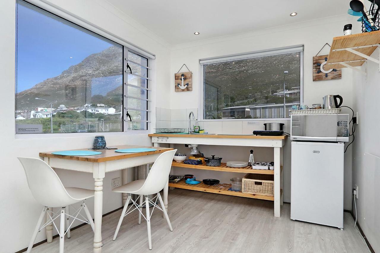 Penguins View Guesthouse Simon's Town Bagian luar foto